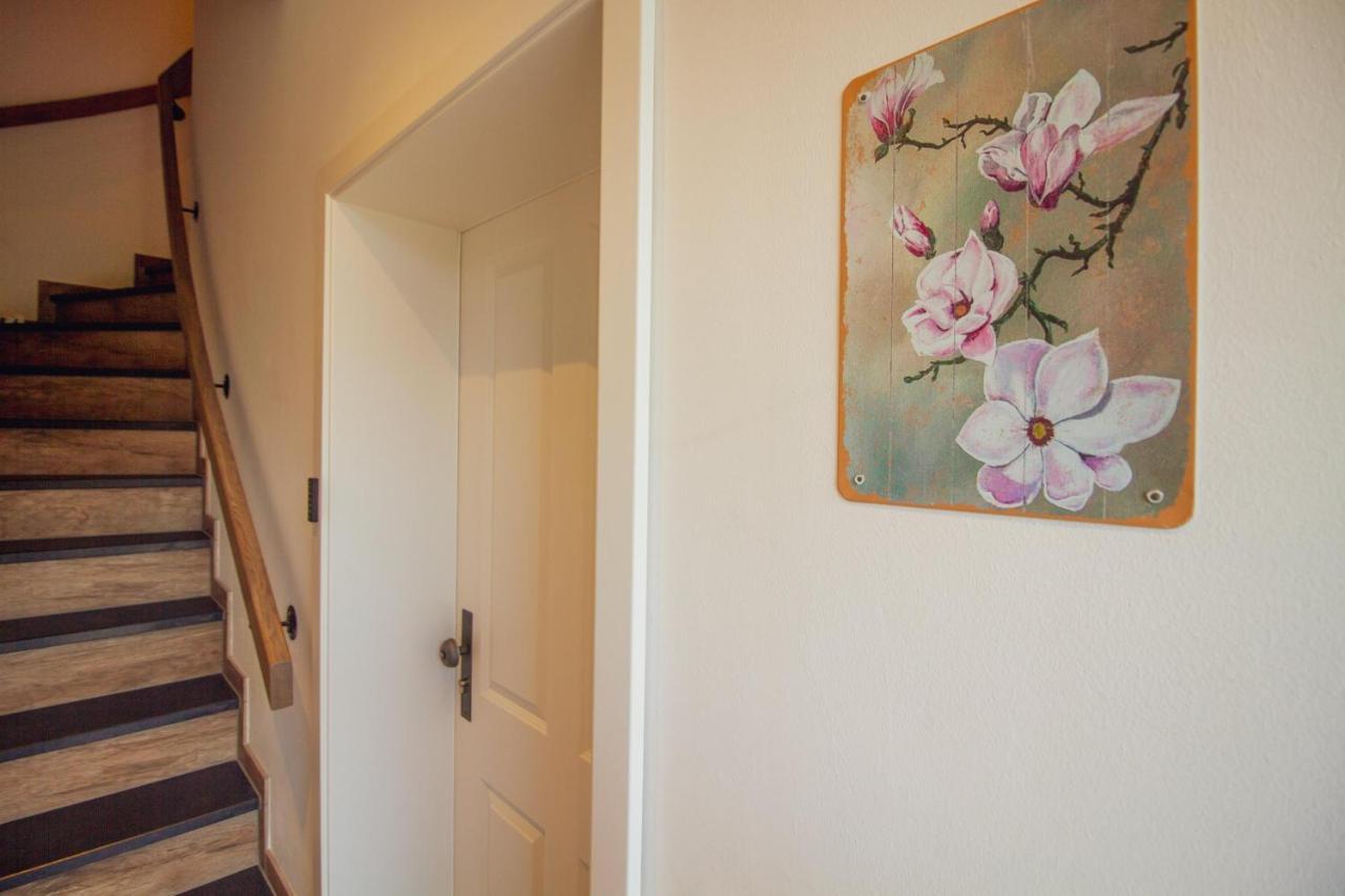 Up Besoeoek - Magnolie Mit Sauna Krummhörn エクステリア 写真