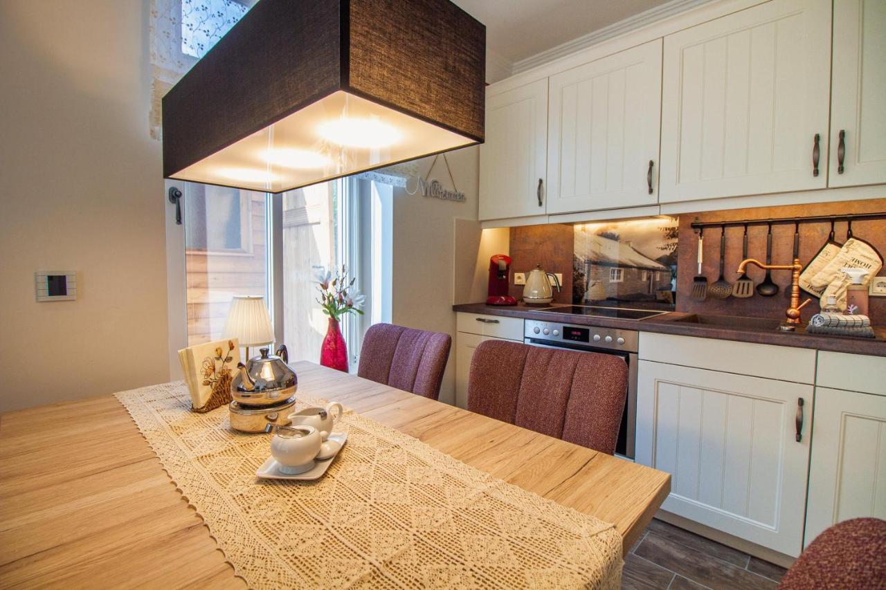 Up Besoeoek - Magnolie Mit Sauna Krummhörn エクステリア 写真