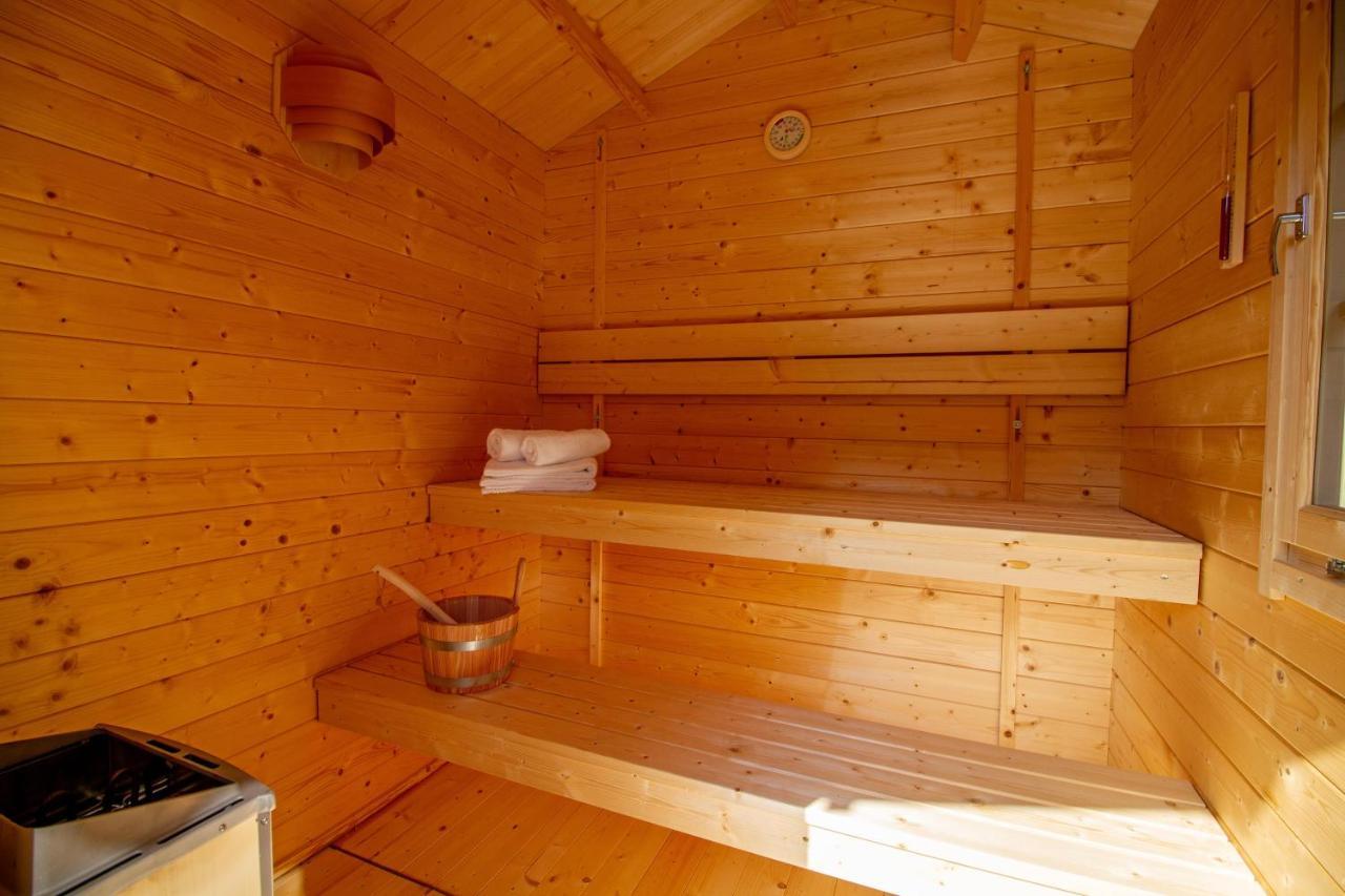 Up Besoeoek - Magnolie Mit Sauna Krummhörn エクステリア 写真
