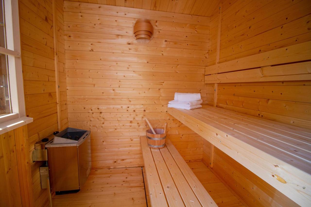 Up Besoeoek - Magnolie Mit Sauna Krummhörn エクステリア 写真